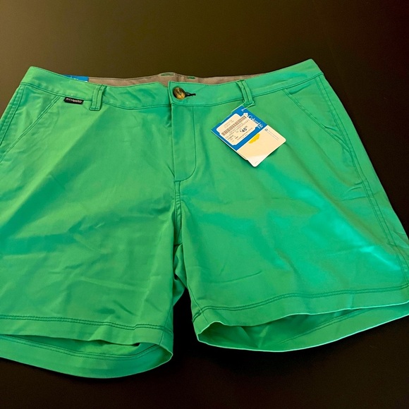Columbia Pants - Columbia PFG women’s green shorts NWT women’s size 14